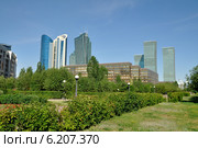Казахстан. Астана. Городской пейзаж с небоскребами (2014 год). Редакционное фото, фотограф Александр Тараканов / Фотобанк Лори