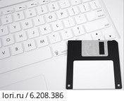 Дискета на клавиатуре. Стоковая иллюстрация, иллюстратор Кирилл Черезов / Фотобанк Лори