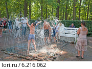 Фонтан-шутиха в Монплезирском саду. Петергоф (2014 год). Редакционное фото, фотограф Румянцева Наталия / Фотобанк Лори