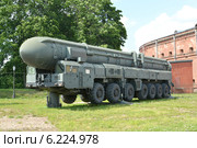 Грунтовая мобильная пусковая установка стратегического ракетного комплекса РТ-2ПМ "Тополь" (2014 год). Редакционное фото, фотограф Ирина Борсученко / Фотобанк Лори