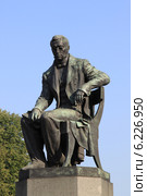 Памятник Александру Сергеевичу Грибоедову в Санкт-Петербурге (2014 год). Редакционное фото, фотограф Андрей Мсхалая / Фотобанк Лори