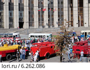 Выставка ретроавтобусов к 90-летнему юбилею московского автобуса. Проспект Академика Сахарова, Москва (2014 год). Редакционное фото, фотограф Илюхина Наталья / Фотобанк Лори