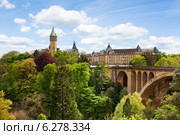 Pont Adolphe и государственный сберегательный банк в Люксембурге (2014 год). Стоковое фото, фотограф Сергей Новиков / Фотобанк Лори