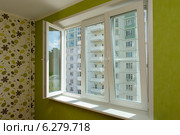 Комната с новым пластиковым окном. Стоковое фото, фотограф Джигарян Дмитрий / Фотобанк Лори