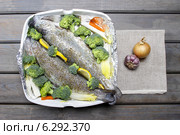 Healthy dinner: trouts and vegetables. Wooden table, top view. Стоковое фото, агентство BE&W Photo / Фотобанк Лори