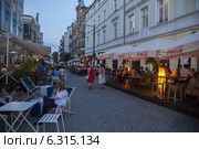 Restaurants on Foksal Street near Nowy Њwiat Street. Редакционное фото, агентство BE&W Photo / Фотобанк Лори