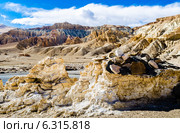 Пещеры Khyunglung  в долине Гаруды, Тибет (2014 год). Стоковое фото, фотограф Наталья Лихащенко / Фотобанк Лори