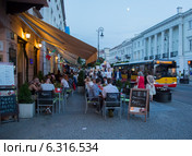 Restaurants on Nowy Њwiat Street. Редакционное фото, агентство BE&W Photo / Фотобанк Лори