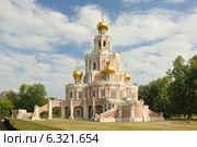Церковь Покрова Пресвятой Богородицы в Филях (2014 год). Редакционное фото, фотограф Денис Ларкин / Фотобанк Лори