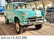 "Москвич-411" полноприводный универсал (база модели 423) на выставке "Автомобильная промышленность" на ВДНХ, Москва (2014 год). Редакционное фото, фотограф Алёшина Оксана / Фотобанк Лори