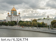Храм Христа Спасителя в Москве в дождливую погоду (2014 год). Стоковое фото, фотограф Алёшина Оксана / Фотобанк Лори