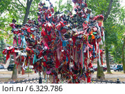 Город Калуга. Фрагмент скульптуры "Дерево счастья" (2014 год). Редакционное фото, фотограф Зобков Юрий / Фотобанк Лори