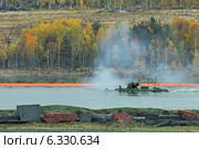 Международная выставка вооружения, военной техники и боеприпасов RAE-2013 г. Нижний Тагил. БТР-82А ведет огонь на плаву. Редакционное фото, фотограф Игорь Долгов / Фотобанк Лори