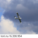 Парит гидроплан. Стоковое фото, фотограф Анатолий Матвейчук / Фотобанк Лори