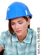 Sad female builder. Стоковое фото, фотограф Phovoir Images / Фотобанк Лори