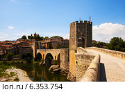 Old city gate on medieval bridge (2013 год). Стоковое фото, фотограф Яков Филимонов / Фотобанк Лори