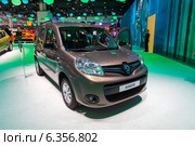 Renault Kangoo. Московский международный автомобильный салон 2014. Редакционное фото, фотограф Сергей Лаврентьев / Фотобанк Лори