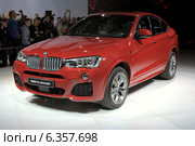 BMW X4 xDrive35i, московский международный автомобильный салон 2014. Редакционное фото, фотограф Алексей Голованов / Фотобанк Лори