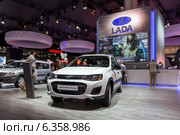 Lada Kalina Cross. Московский международный автомобильный салон 2014. Редакционное фото, фотограф Сергей Лаврентьев / Фотобанк Лори