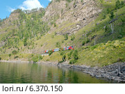 Поезд едет по КБЖД, озеро Байкал. Стоковое фото, фотограф Некрасов Андрей / Фотобанк Лори