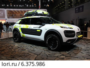 Citroën C4 CACTUS. Московский международный автомобильный салон 2014. Редакционное фото, фотограф Владимир Тучин / Фотобанк Лори