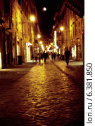 Picture presenting the shining downtown. Стоковое фото, агентство Ingram Publishing / Фотобанк Лори