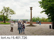 Смотровая площадка на Вавельском холме. Краков, Польша (2014 год). Редакционное фото, фотограф Бурмистрова Ирина / Фотобанк Лори