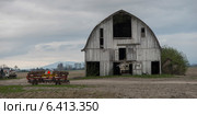 Barn in a field, Mount Vernon, Skagit County, Washington State, USA. Стоковое фото, агентство Ingram Publishing / Фотобанк Лори