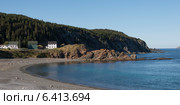 Houses along coastline, Twillingate, North Twillingate Island, Newfoundland And Labrador, Canada (2013 год). Стоковое фото, агентство Ingram Publishing / Фотобанк Лори