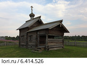 Никольская часовня летним вечером в деревне Гоморовичи, Ленинградская область (2014 год). Стоковое фото, фотограф Самохвалов Артем / Фотобанк Лори