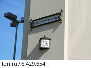 Вывеска-указатель "площадь Свободы" дом 23А, г.Минск, Беларусь (2014 год). Стоковое фото, фотограф Марина Шатерова / Фотобанк Лори