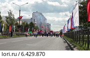 Парад в центре, посвященный дню города. Колпино (2014 год). Редакционное видео, видеограф Кекяляйнен Андрей / Фотобанк Лори