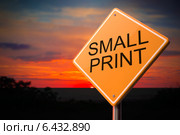 Small Print на предупреждающем дорожном знаке. Стоковое фото, фотограф Илья Урядников / Фотобанк Лори