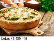 Киш-лорен с курицей, грибами и брокколи. Стоковое фото, фотограф Надежда Мишкова / Фотобанк Лори