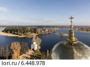 Нило-Столобенская Пустынь. Вид на деревню Светлица с колокольни монастыря. (2009 год). Стоковое фото, фотограф Александр Антонников / Фотобанк Лори