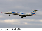 Самолет Ту-134-УБ-Л (бортовой RF-95950) ВВС России на посадке, аэродром Чкаловский (2014 год). Редакционное фото, фотограф Alexei Tavix / Фотобанк Лори