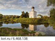 Церковь Покрова на Нерли. Боголюбово. Россия (2014 год). Редакционное фото, фотограф Сергей Лаврентьев / Фотобанк Лори