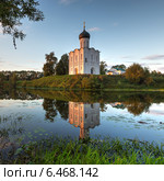 Церковь Покрова на Нерли. Боголюбово. Россия (2014 год). Редакционное фото, фотограф Сергей Лаврентьев / Фотобанк Лори