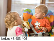 Children having a meal. Стоковое фото, агентство BE&W Photo / Фотобанк Лори