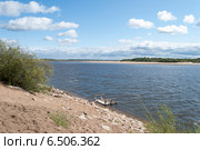 Река Вычегда в Сольвычегодске, солнечный летний день. Стоковое фото, фотограф Виктор Сагайдашин / Фотобанк Лори