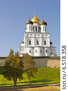 Троицкий собор в Пскове (2014 год). Редакционное фото, фотограф Валентина Троль / Фотобанк Лори