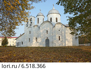 Собор Иоанна Предтечи 12 века осенью (Псков) (2014 год). Стоковое фото, фотограф Валентина Троль / Фотобанк Лори