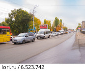 Затруднено автомобильное движение в одном направлении, а встречка свободна (2014 год). Редакционное фото, фотограф Леонид Ардаткин / Фотобанк Лори