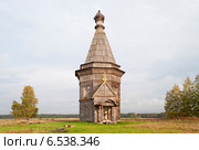 Деревянная Сретено-Михайловская церковь (1655) на месте бывшей деревни Красная Ляга близ Каргополя (2014 год). Стоковое фото, фотограф Виктор Сагайдашин / Фотобанк Лори