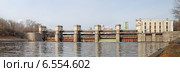 Карамышевская ГЭС № 194 с водосливной плотиной № 39. Москва (2014 год). Редакционное фото, фотограф Сергей Соболев / Фотобанк Лори