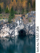 Горный парк "Рускеала". Мраморный карьер. Карелия (2014 год). Редакционное фото, фотограф Ольга Визави / Фотобанк Лори