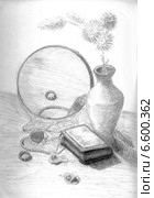 Натюрморт с украшениями. Рисунок графитовым карандашом. Стоковая иллюстрация, иллюстратор Olga Nikolaeva / Фотобанк Лори