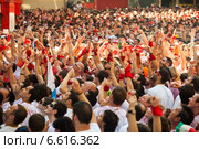 Сrowd awaits the opening of San Fermin festival (2013 год). Редакционное фото, фотограф Яков Филимонов / Фотобанк Лори