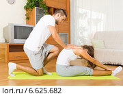 Healthy couple doing fitness. Стоковое фото, фотограф Яков Филимонов / Фотобанк Лори