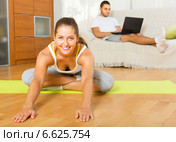 Couple doing yoga with laptop. Стоковое фото, фотограф Яков Филимонов / Фотобанк Лори